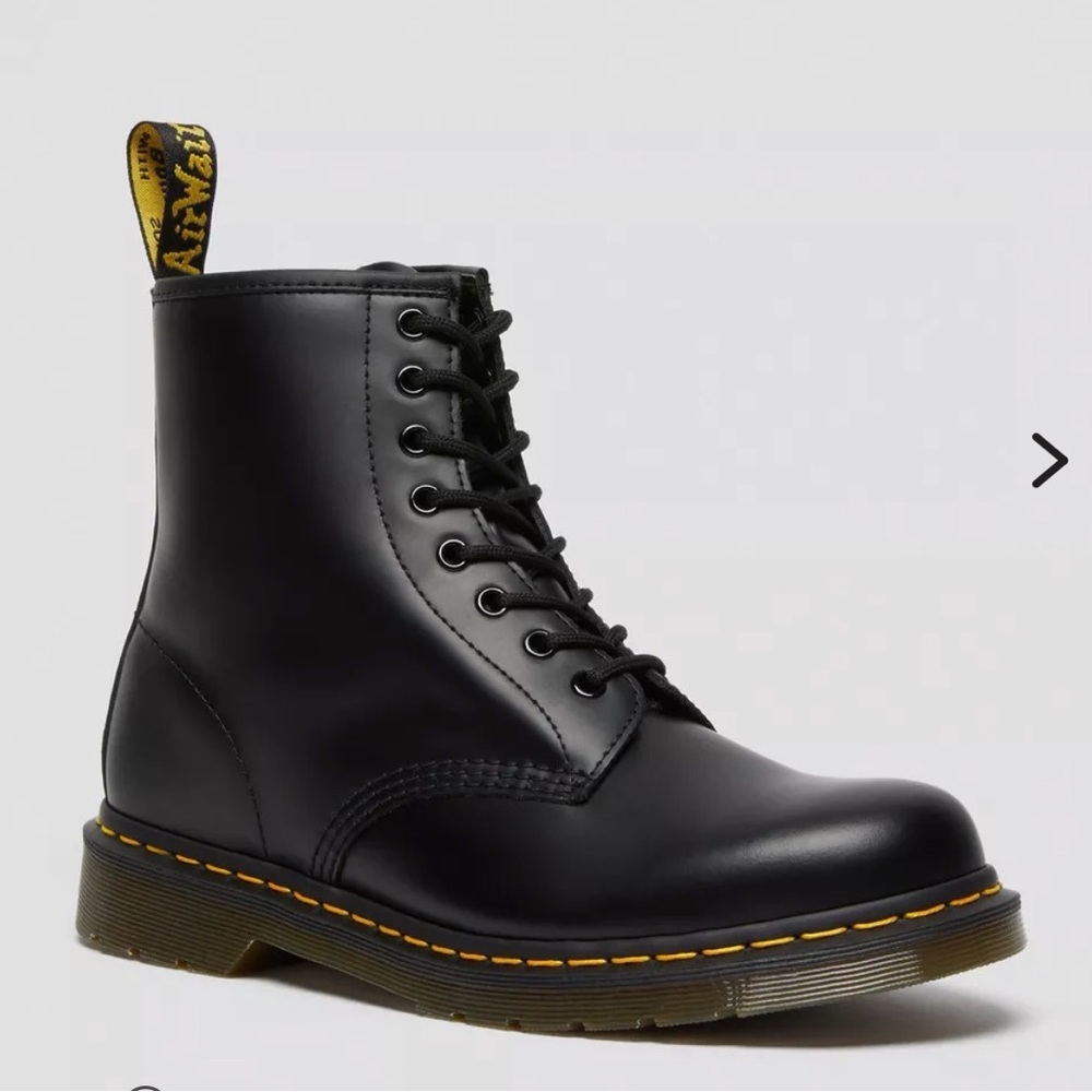 NEW Dr. Martens Smooth Leather Lace Up Boots in Black Size Woman's 10 Mens 9